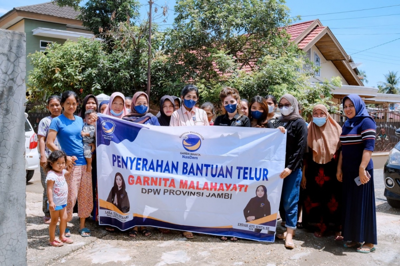 DPW Garnita Malahayati NasDem Provinsi Jambi Serahkan Bantuan 1 Ton Telur ke Masyarakat