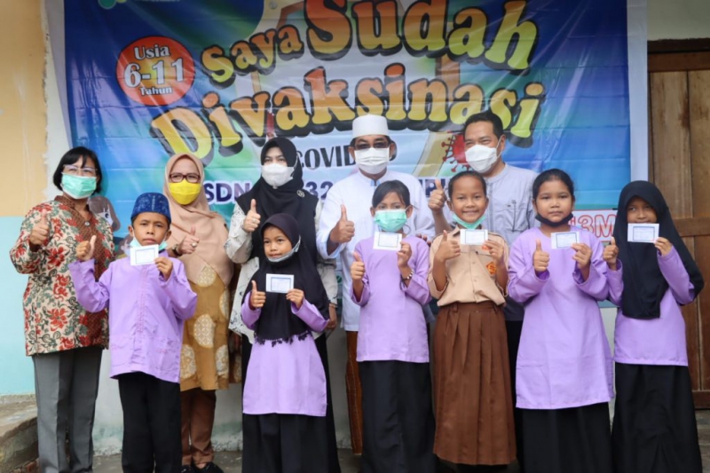 Bupati Tanjab Barat Tinjau kegiatan Vaksinasi Anak di Desa Kampung Baru, Batang Asam