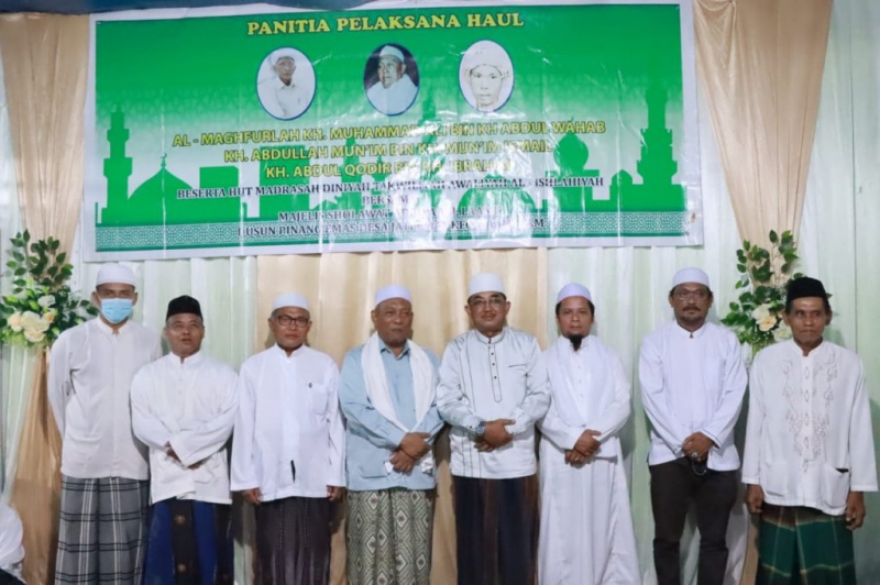 Bupati Hadiri Haul di Madrasah Diniyah Al Ishalahiyyah Dusun Pinang Emas Kecamatan Bram Itam