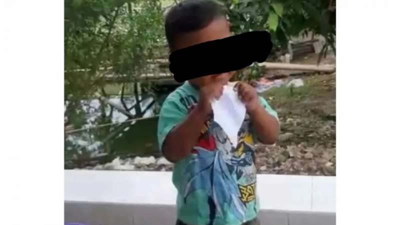 Viral Bocah Usia 3 Tahun di Bekasi, Doyan Makan Sandal, Kertas, hingga Kerikil,