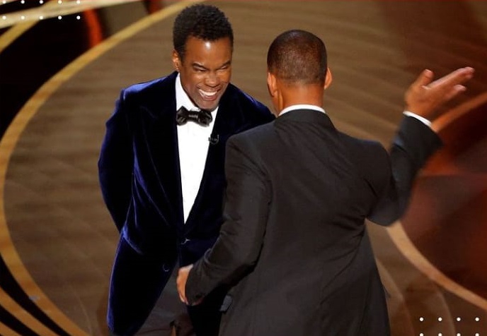 Gara-Gara Tak Terima Istrinya Jadi Guyonan, Will Smith Tampar Chris Rock di Atas Panggung Oscar 2022