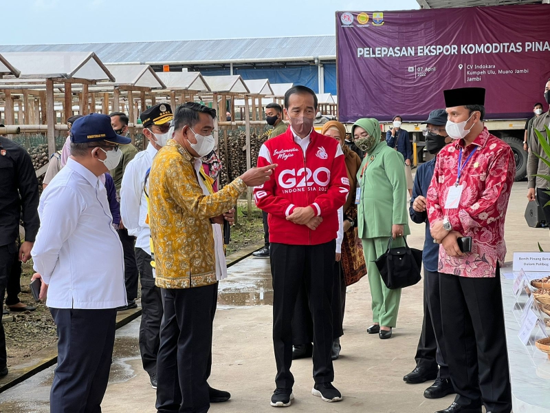 Ketua DPRD Dampingi Presiden Melepas Ekspor 7 Kontainer Pinang
