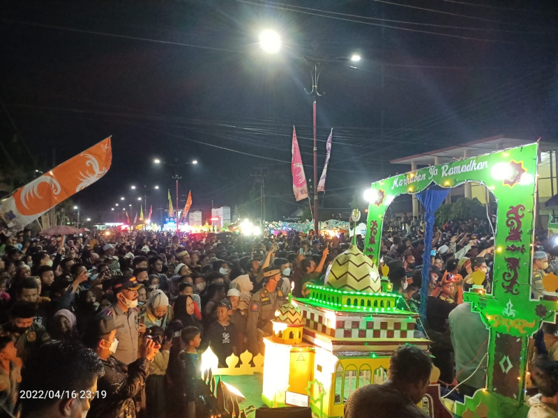Masyarakat Tanjab Barat Antusias Tonton Festival Arakan Sahur
