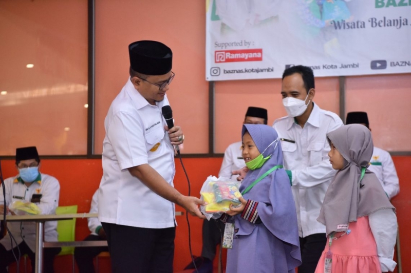 Anak Yatim dan Dhuafa Diajak Wisata Belanja