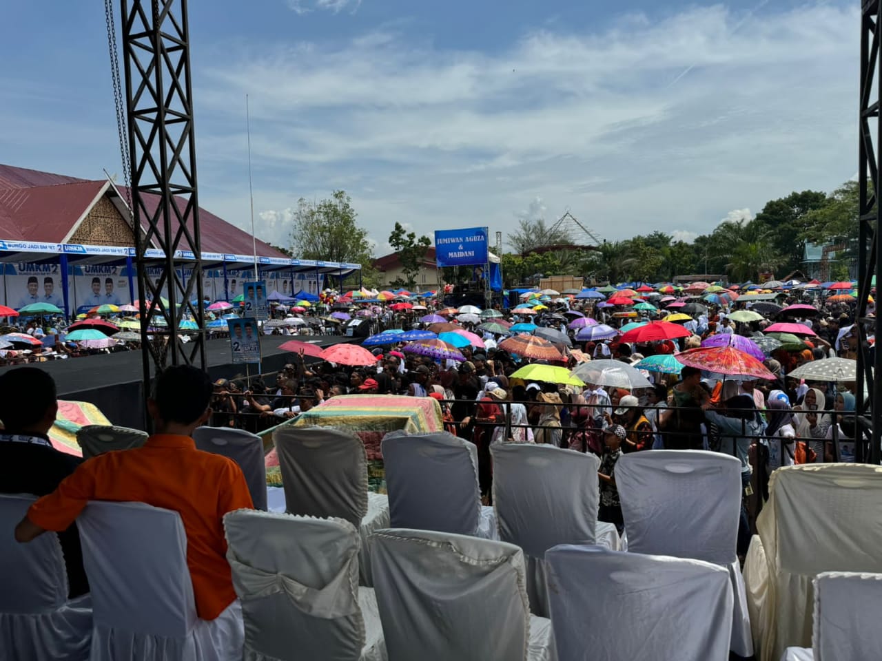 Kandidat Belum Datang, Massa Sudah Padati Lokasi Kampanye Jumiwan - Maidani