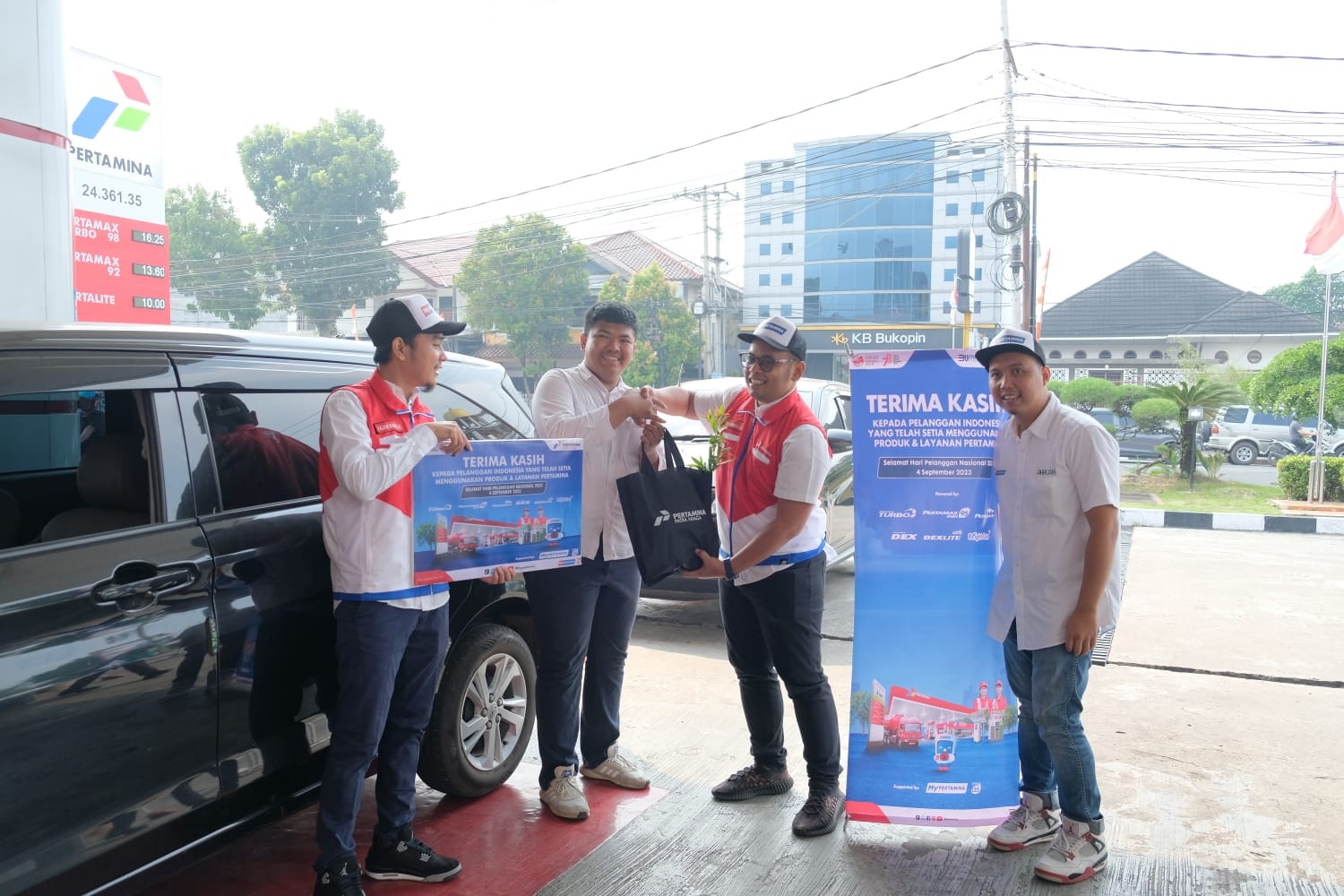 Hari Pelanggan Nasional, Pertamina Patra Niaga Sumbagsel Bagikan Voucher BBM Untuk Pelanggan Setia