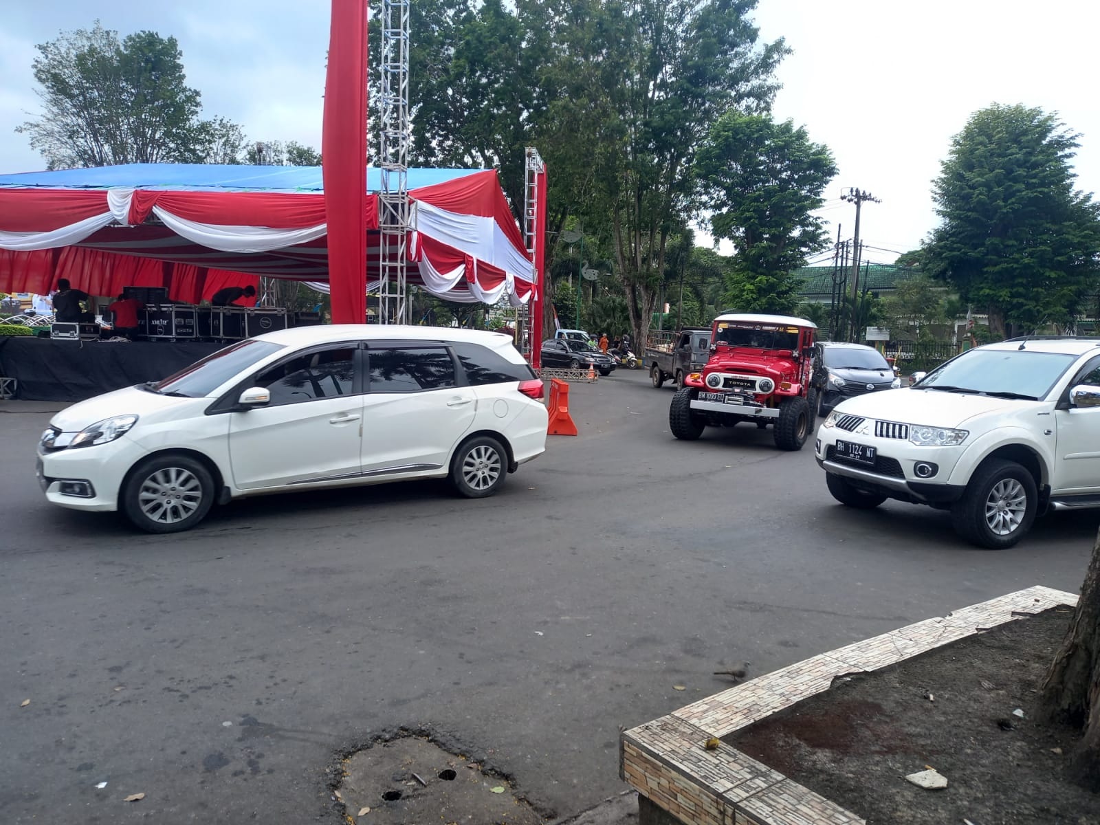 Ajang Pamer Mobil Mewah Tutup Jalan Tugu Keris, Kadishub: Ditutup Dua Hari