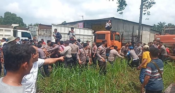 Eksekusi Lahan dan Bangunan di Selincah Ricuh, Satu Anggota Polisi Kena Sabetan Senjata Tajam