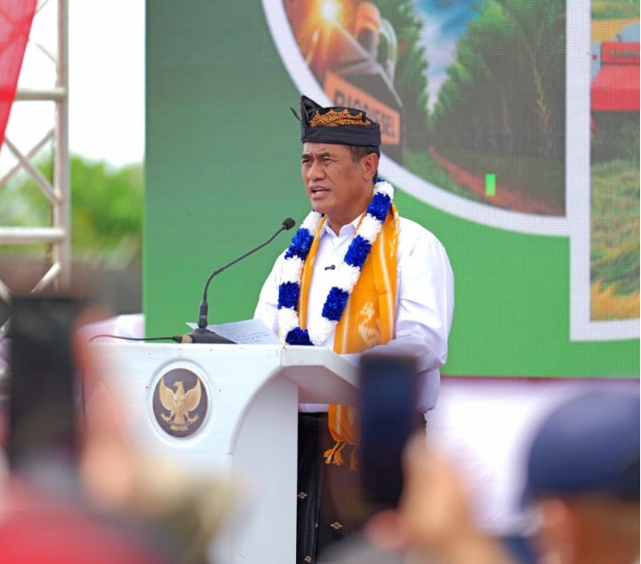 Tak Pandang Bulu, Mentan Amran Copot Pejabat Pupuk yang Persulit Petani di Banggai