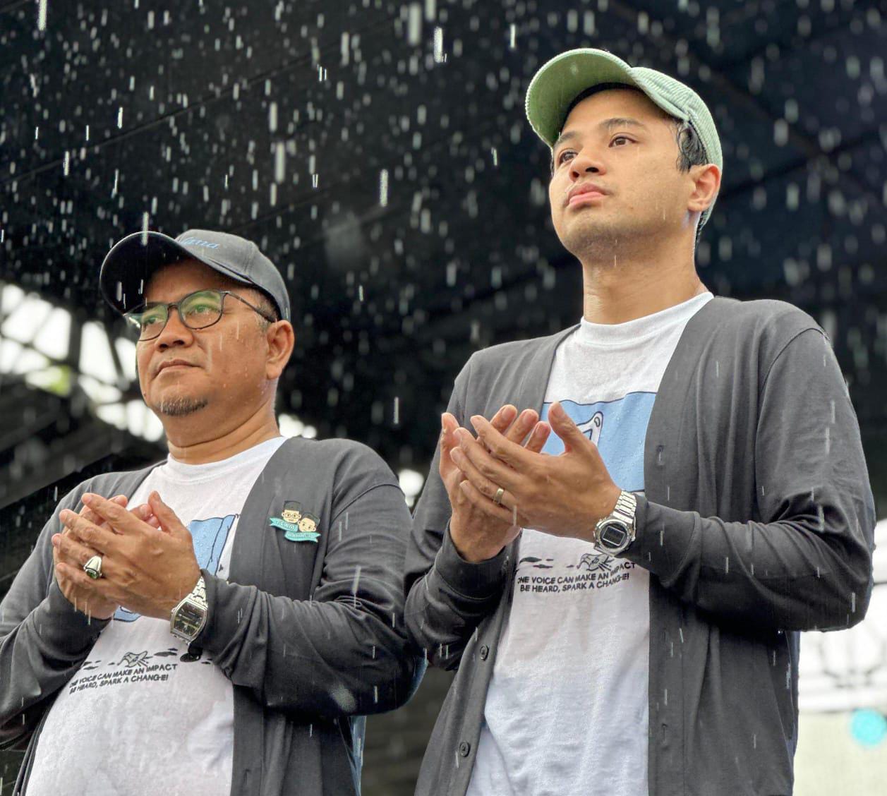 Maulana-Diza Basah-Basahan Ditengah Hujan Deras, Semangat dan Keikhlasan Pendukung Tak Terbendung