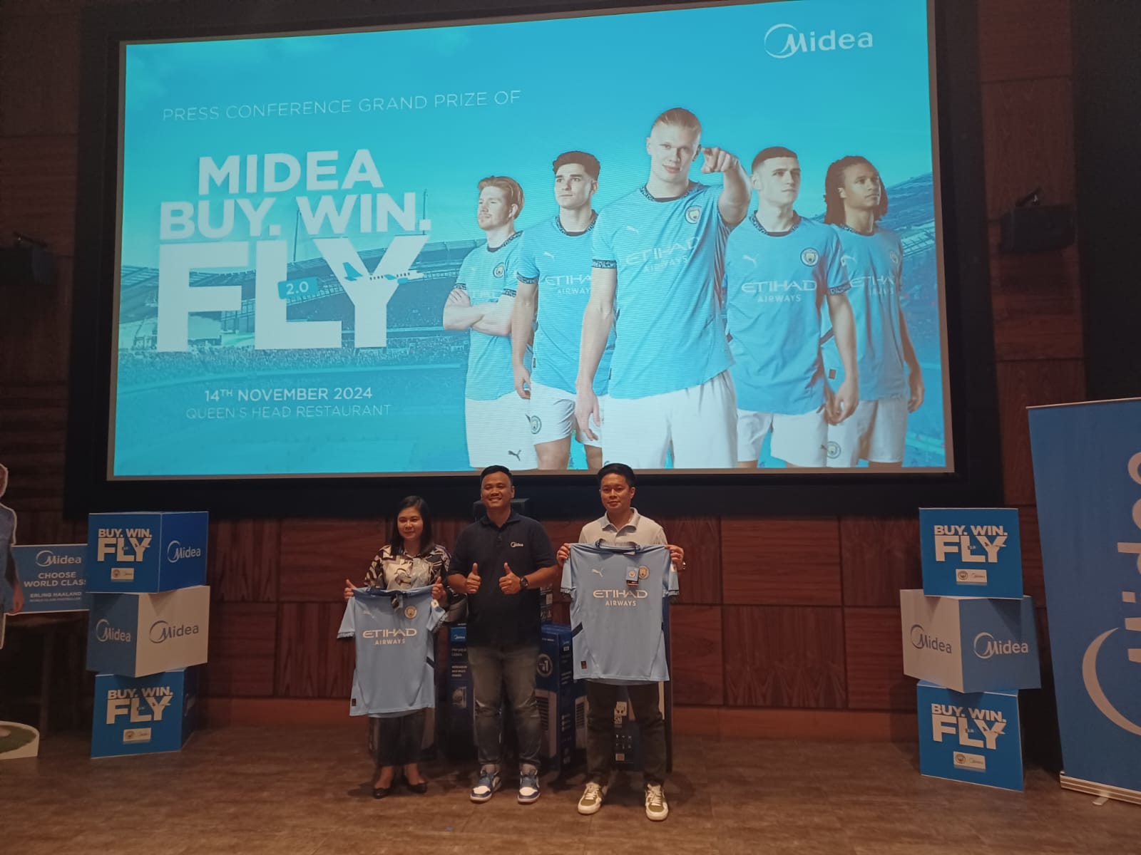 Midea Umumkan 3 Orang Pemenang Grand Prize of Midea Buy.Win.Fly 2.0 ke Inggris