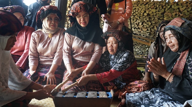 Ketua TP PKK Merangin Hj Lavita Syukur Ajak Wisata Sehari di Tabir 