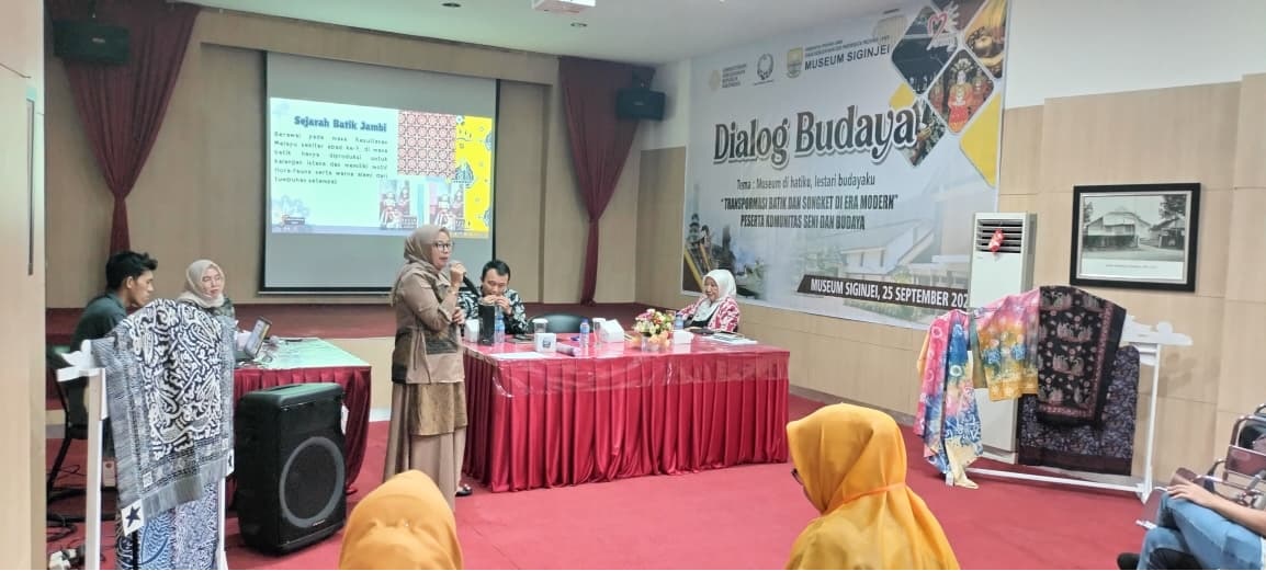 Dialog Budaya Transformasi Batik dan Songket di Era Modern