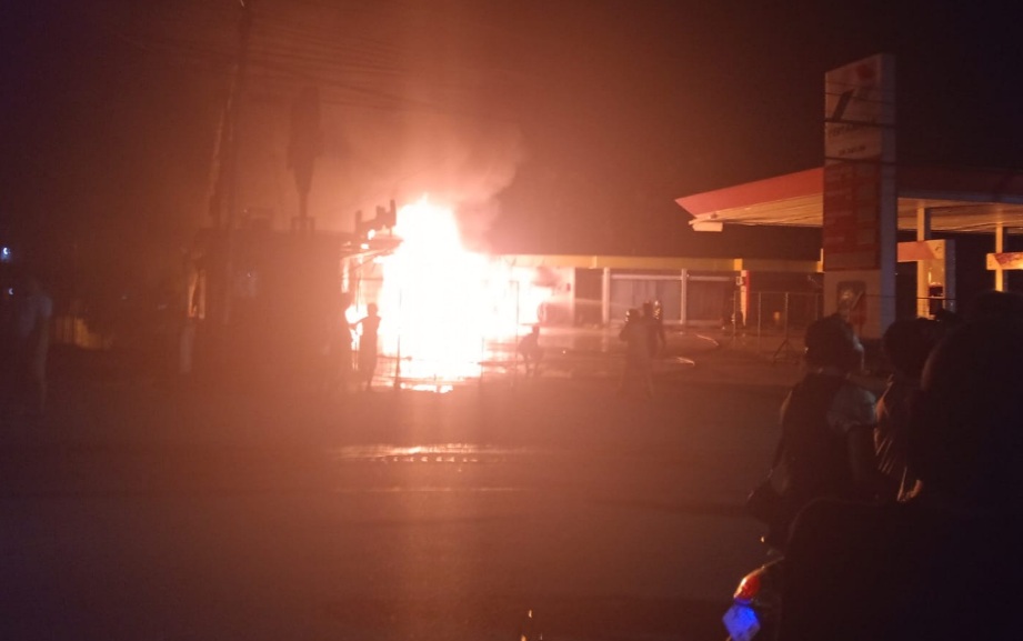 BREAKING NEWS! SPBU Depan Samsat Kota Jambi Terbakar 