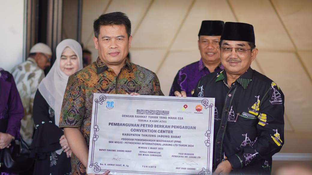 Resmikan Gedung Petro Berkah Pengabuan Convention Center, Bupati Tanjabbar Apresiasi Ke SKK Migas-PetroChina 