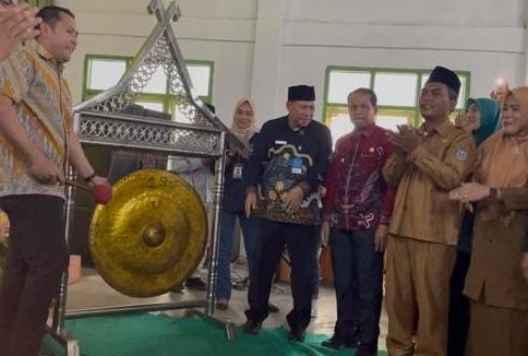 Lagi, Bupati H M Syukur Launching Sekolah Lansia