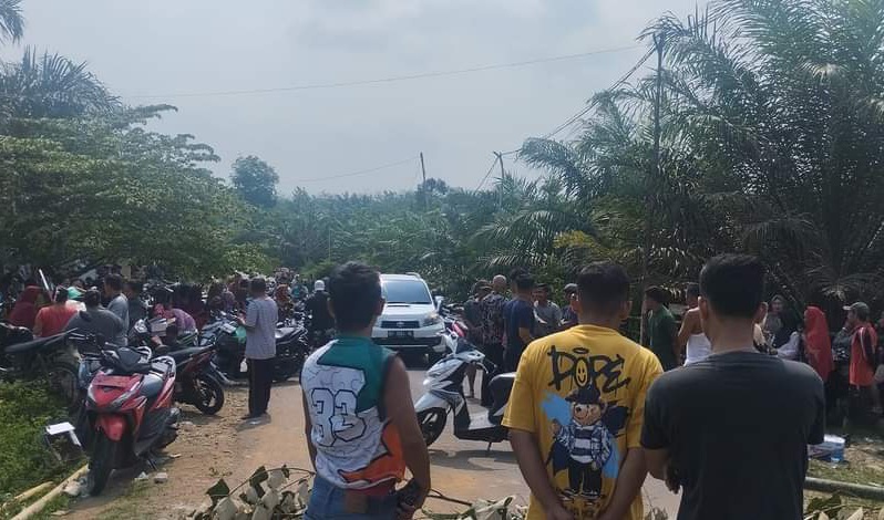 Protes Air Sungai Keruh Akibat PETI, Warga Pelayang Blokir Jalan ke Limbur