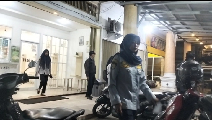 Hingga Malam Hari, Dishub Bungo Tertibkan Parkir Melanggar Aturan