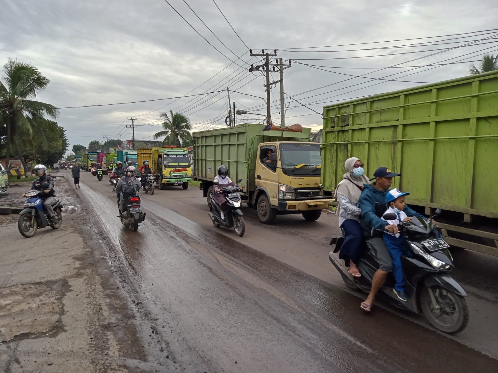 Truk Angkutan Batu Bara Tumbur Gardu PLN, Dishub Provinsi Jambi Minta Hal Ini Ke Transportir