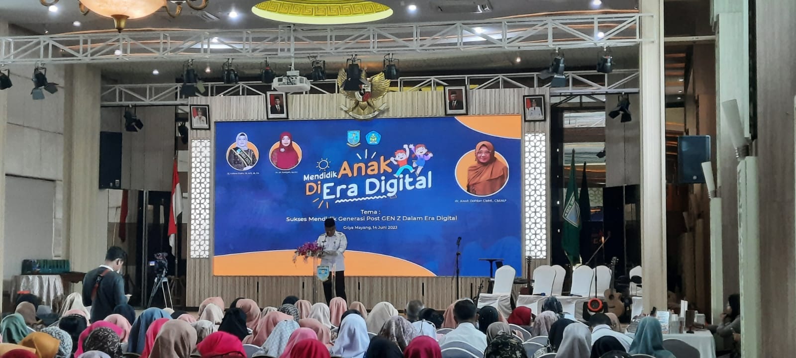 Sekda Buka Seminar Mendidik Anak di Era Digital