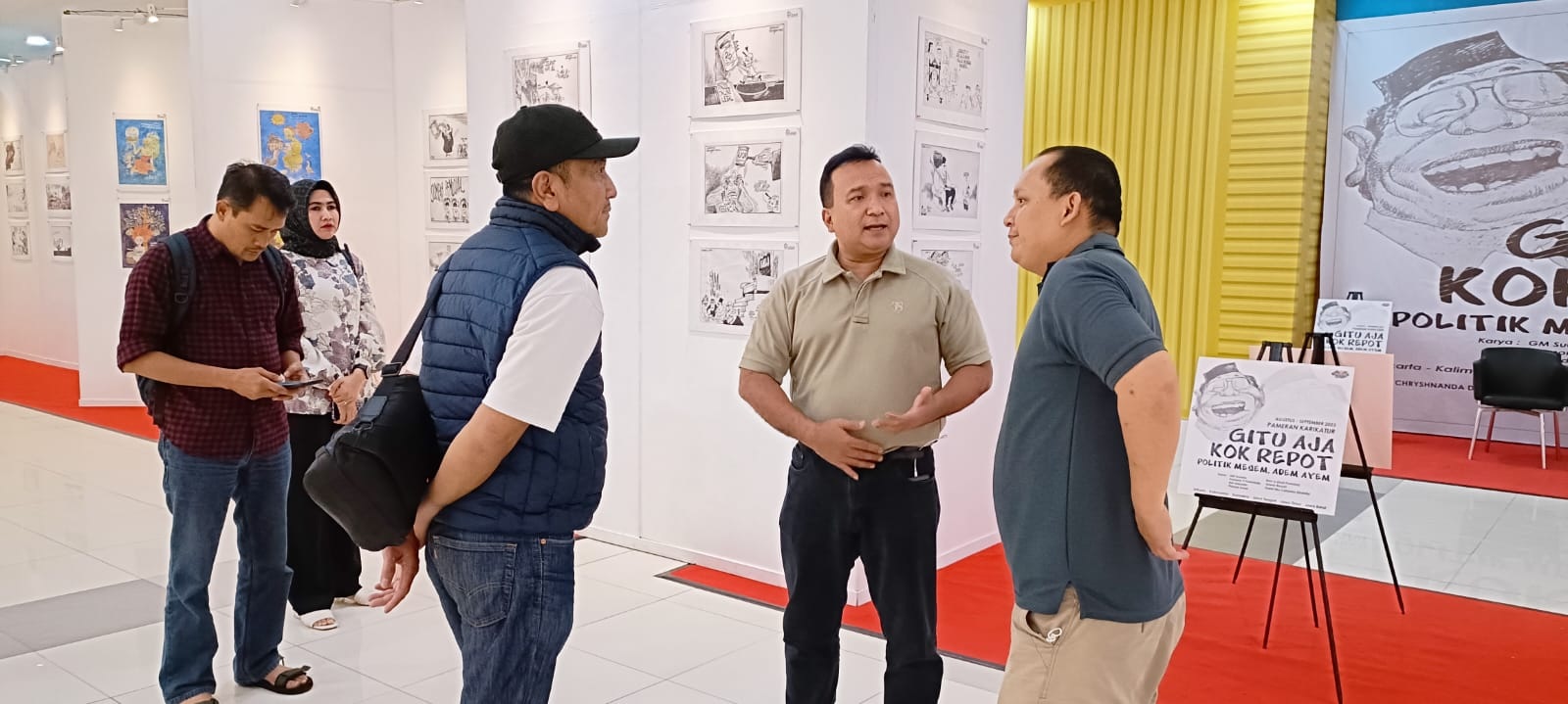 Tiga Serdik Sespimti Polri Dikreg Ke 31 kunjungi Pameran Karikatur di WTC Batanghari 