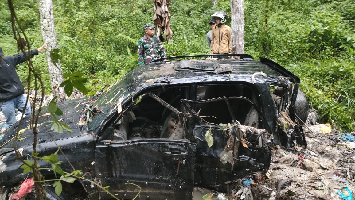 Breaking News..Mobil Dirut PDAM Sungaipenuh Masuk Jurang Terbawa Longsoran Sampah