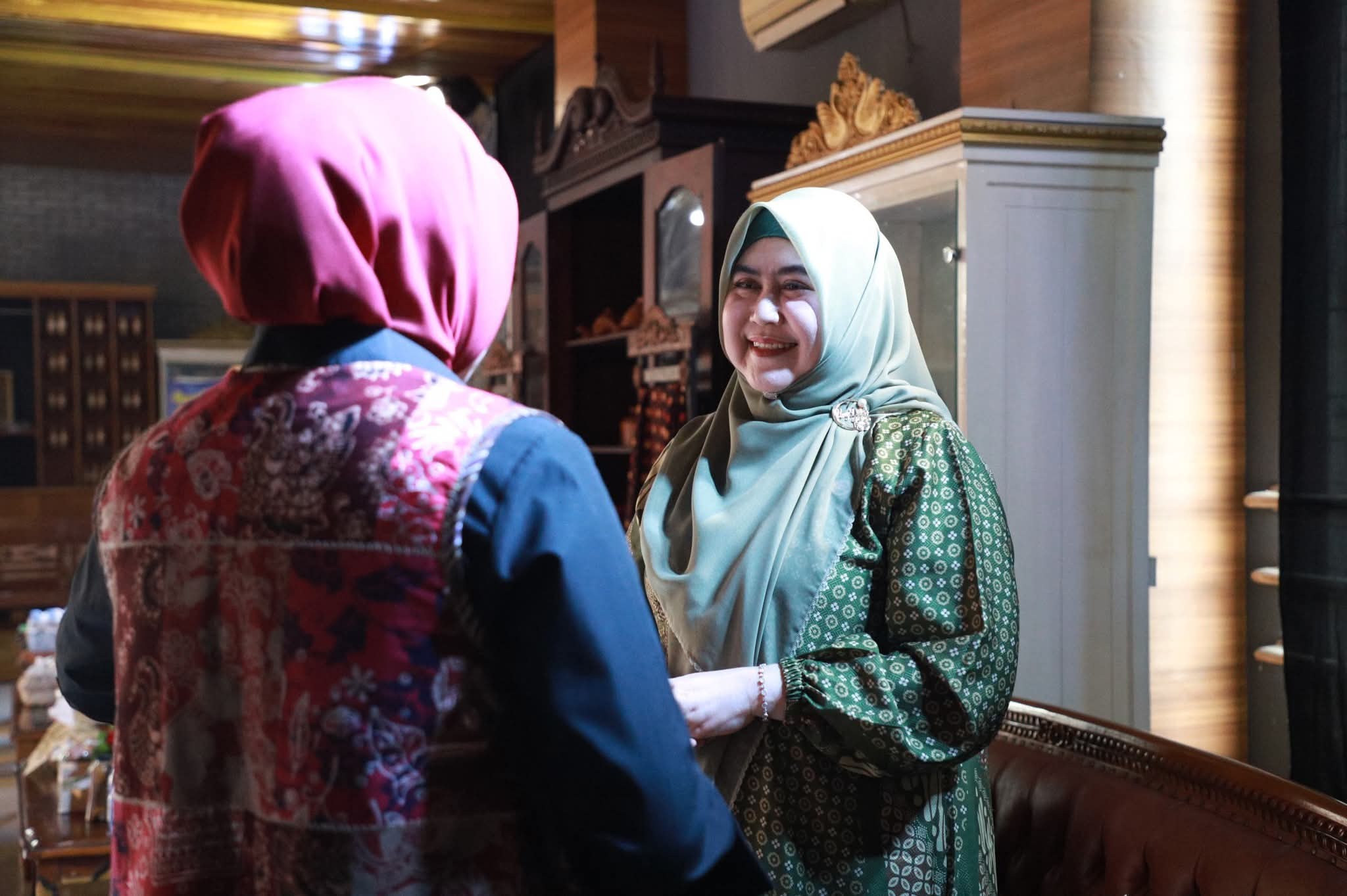 Ketua Dekranasda Tanjab Barat Dukung Karya Desainer Lokal di Pagelaran Karya Desainer Jambi