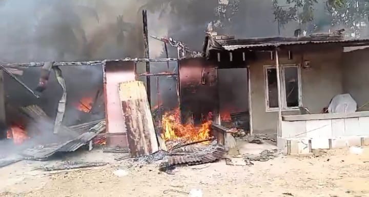 Kebakaran Hebat di Jaluko, Tiga Unit Rumah Ludes Dilalap Api