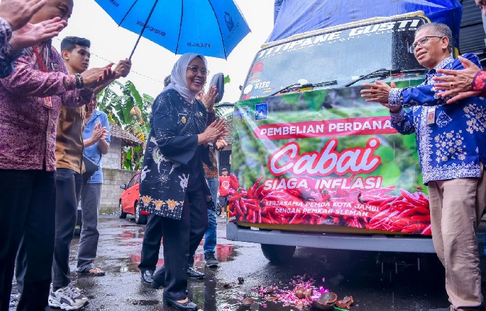 Bangun Kerja Sama, Pj Wali Kota Jambi Lepas Pembelian Perdana Cabai dari Sleman