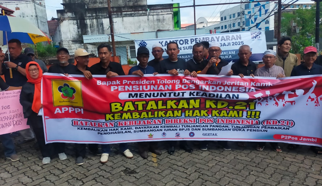 Pensiunan PT Pos Indonesia Jambi Demo di Halaman Kantor Pasar, Ini Tuntutannya