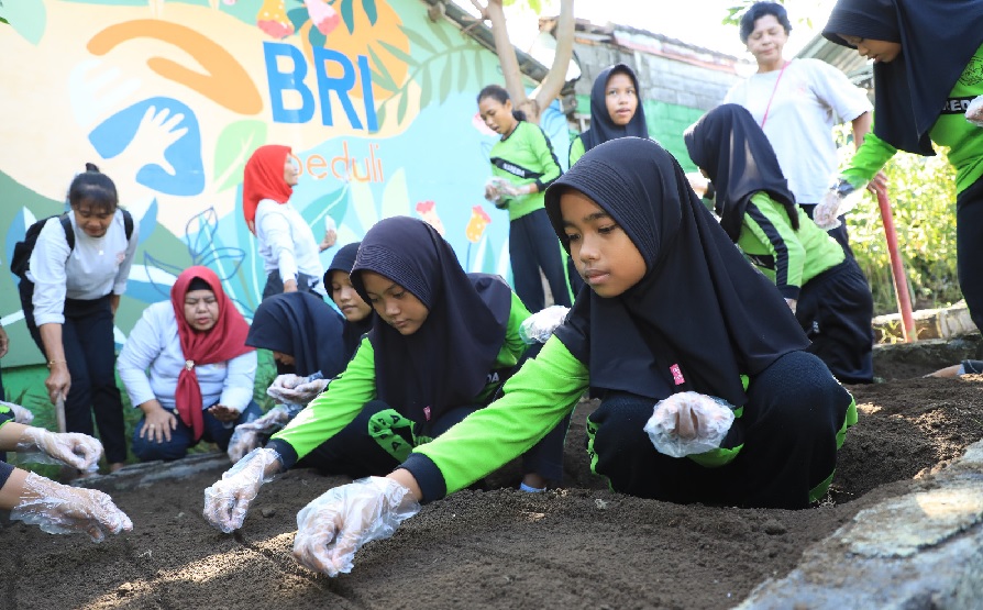 Peringati Hari Anak Nasional, Ini Cara Unik BRI Ajak Anak SD Belajar Tanam Hidroponik