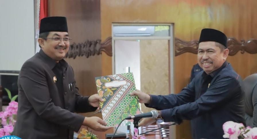 Bupati Tanjab Barat Hadiri Rapat Paripurna Ketiga Pembahasan LKPJ TA 2022