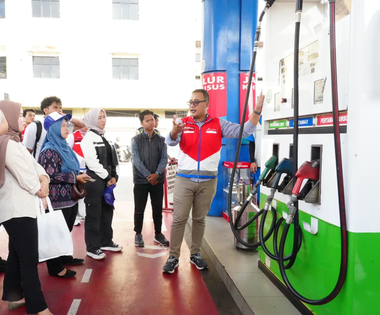 Pertamina Patra Niaga Regional Sumbagsel Buka Transparansi Prosedur Kualitas BBM Lewat Program Edukasi Pantau 