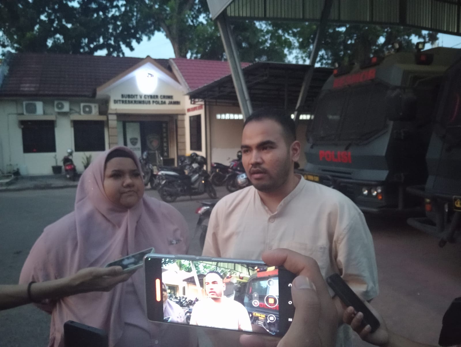 Perseteruan Rendra dan Istri Berlanjut: Winda dan Kedua Orang Tuanya Jadi Tersangka Pengeroyokan