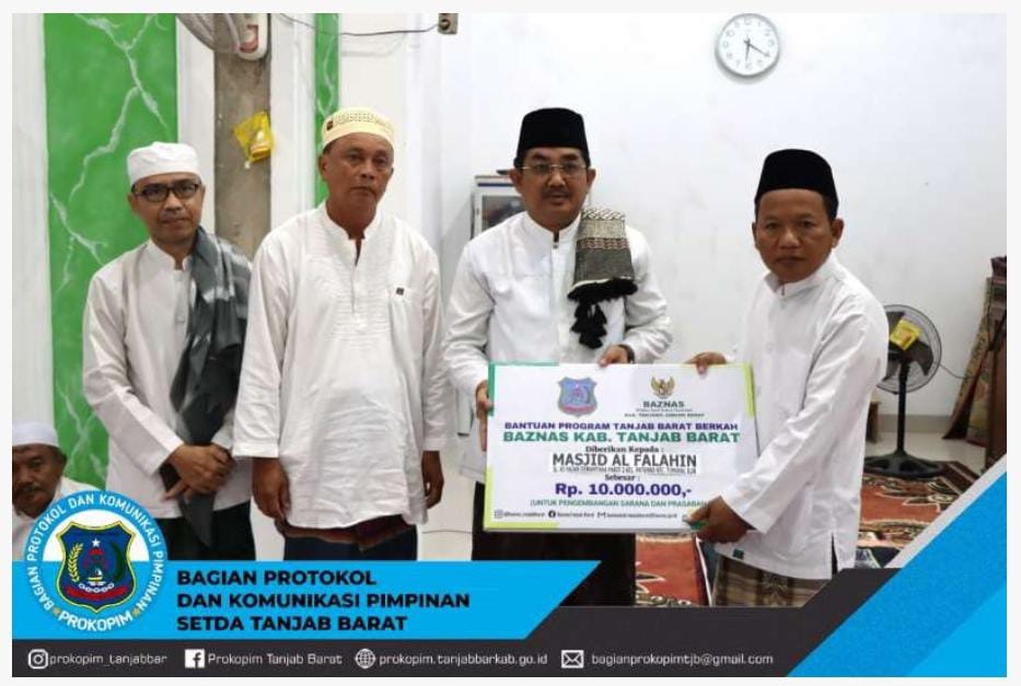 Bupati Tanjab Barat Laksanakan Safari Subuh di Masjid Al-Falahin