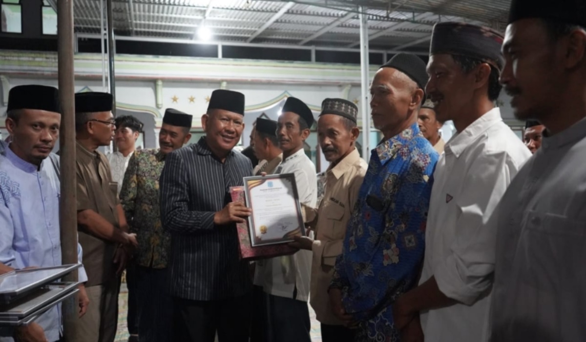  Hadir di Tengah Hujan Deras, Wabup A Khafidh Puji Kinerja Kades Mampun Baru, Ingatkan Siaga Bencana