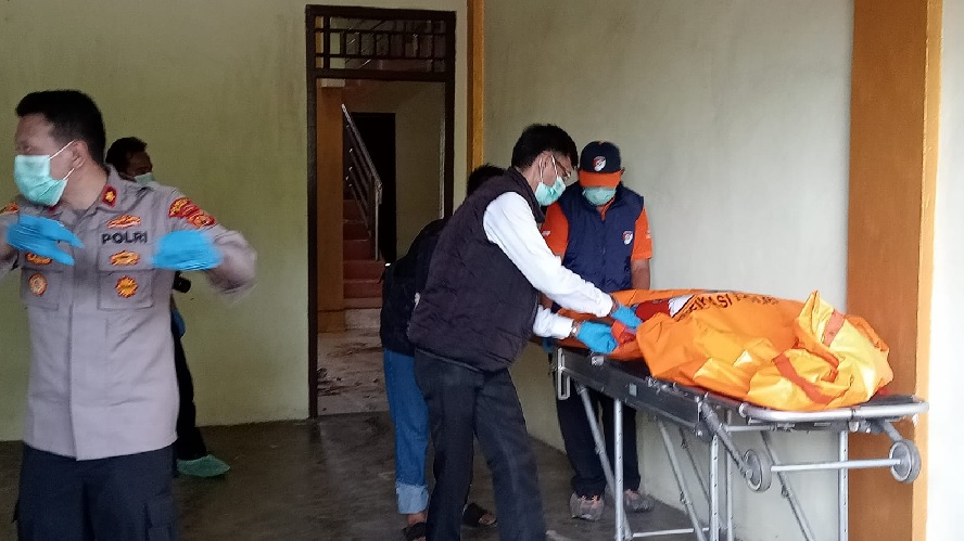 Polisi Tunggu Hasil RS Bhayangkara untuk Ungkap Penyebab Kematian Perempuan Paruh Baya di Dalam Rumah