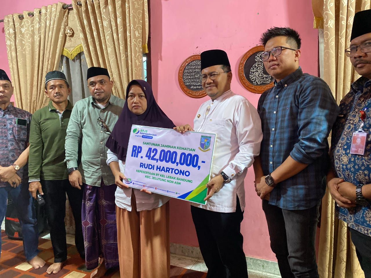 Ahli Waris Ketua RT 22 Lebak Bandung Terima Santunan JKM BPJS Ketenagakerjaan