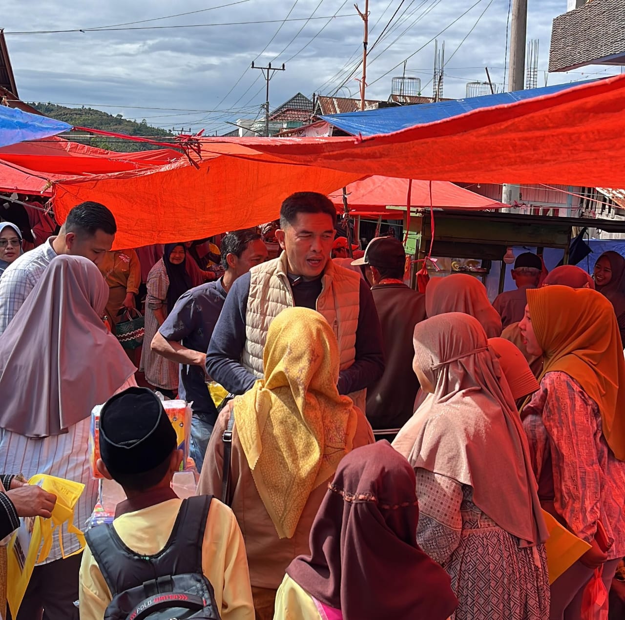 Blusukan Pasar Sungai Tanduk, Deri: Saya Juga Orang Kayu Aro