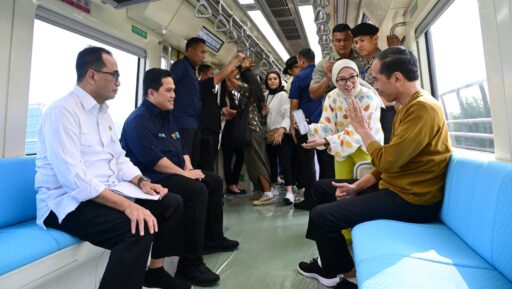 Saat Presiden Jokowi Jajal LRT Jabodebek