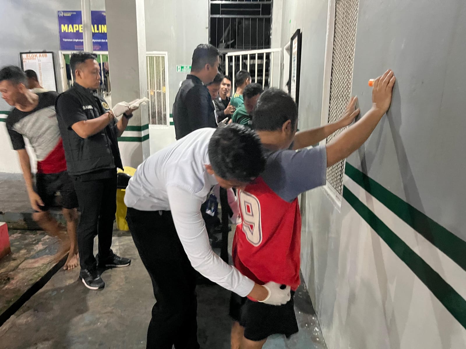 Lapas Narkotika Muara Sabak Gelar Razia Mendadak, Belasan Barang Terlarang Disita