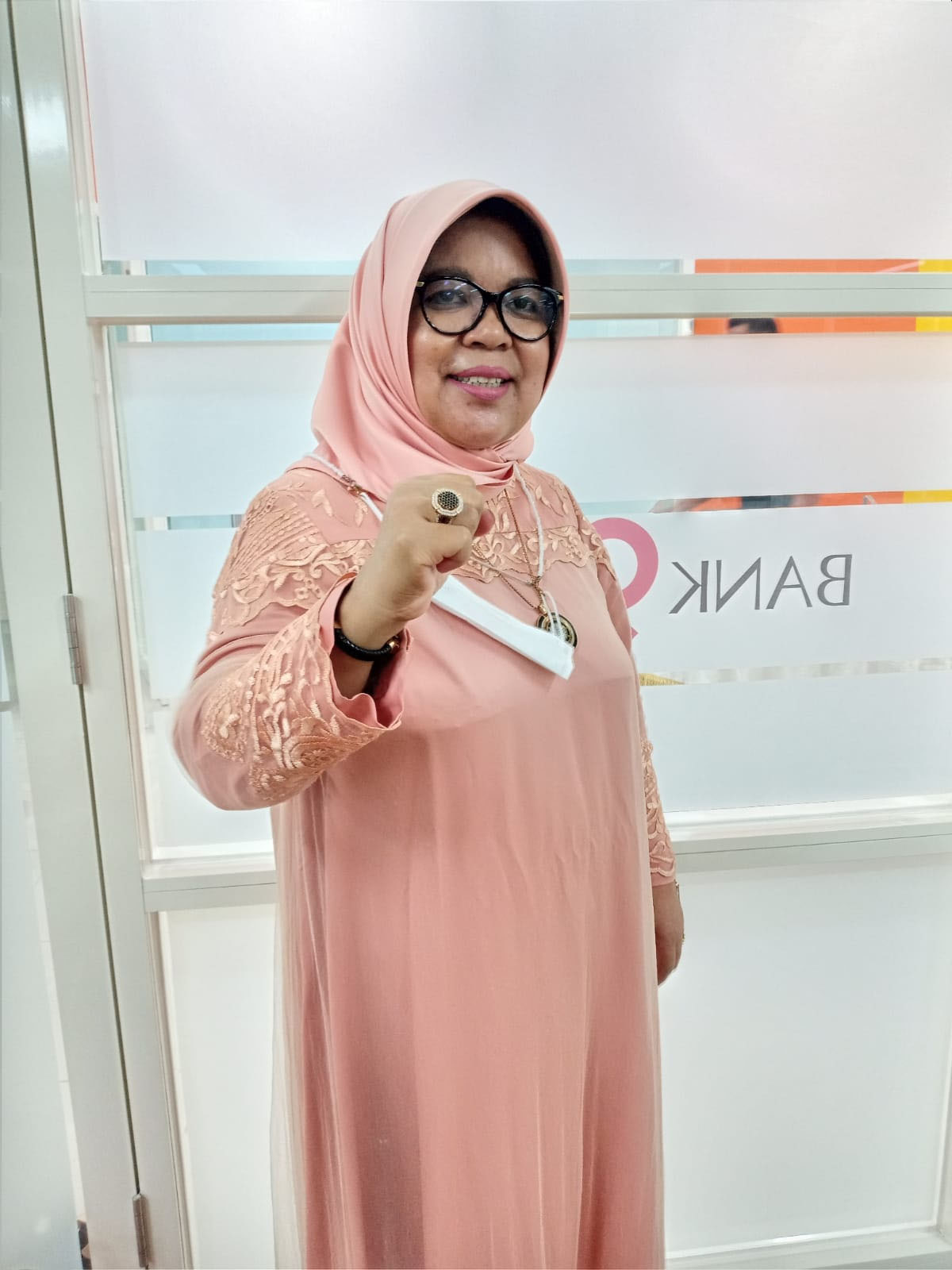 Versi Majalah Infobank, Direktur Kepatuhan Bank Jambi Masuk Top 100 Most Outstanding Women 2022