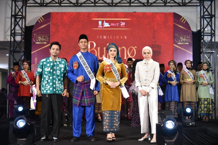 Wawako Diza Kukuhkan 11 Pasang Bujang Gadis Finalis, Gaungkan Semangat 'Bahagia Berbudaya'