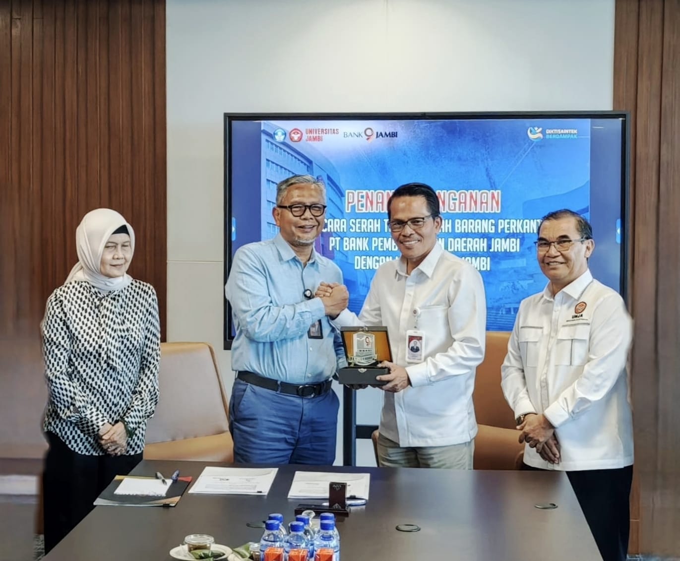 Bank Jambi Serahkan Hibah ke Universitas Jambi