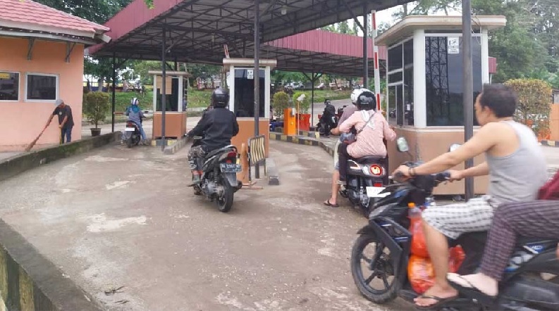 Pengunjung Pasar Angso Duo Bayar Parkir Dua Kali, Saat Keluar Kawasan dan di Dalam kawasan 