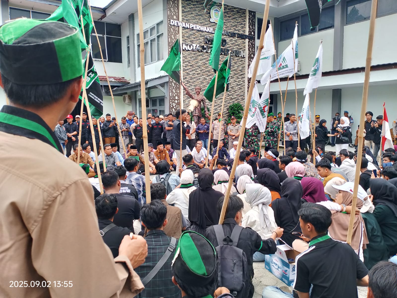 Geruduk DPRD Sungai Penuh, Ini Tuntutan Mahasiswa.. 