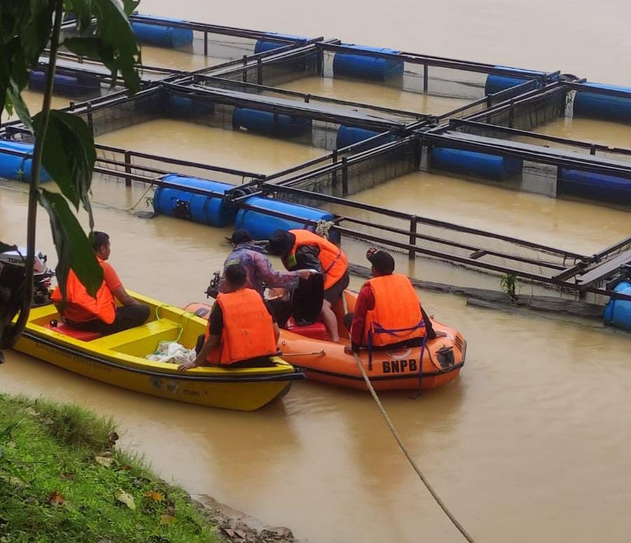 Tersengat Listrik, Warga Pematang Jering Jatuh ke Sungai