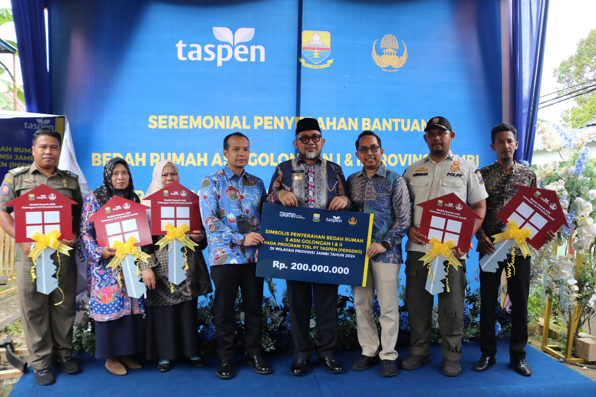 Penyerahan Bantuan Bedah Rumah ASN Golongan I & II Provinsi Jambi Program TJSL PT. Taspen (Persero) Tahun 2024