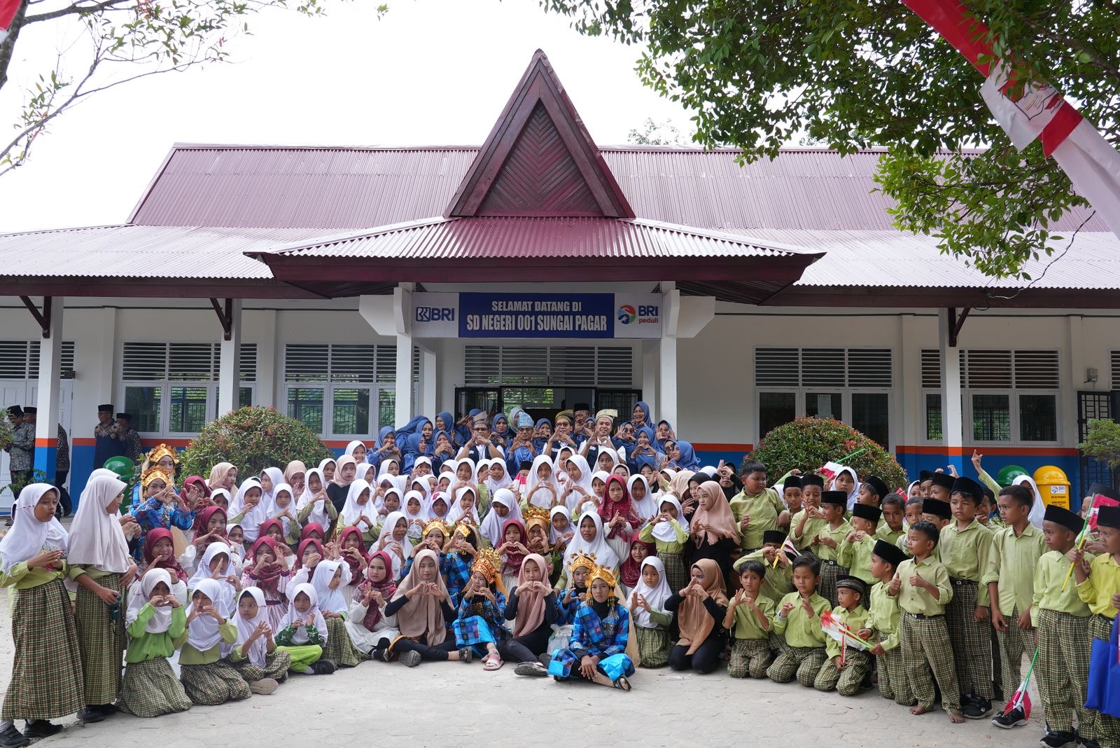 Dorong Kualitas Pendidikan dan SDM Unggul, BRI Peduli Ini Sekolahku Bantu Renovasi SDN 001 Sungai Pagar Riau