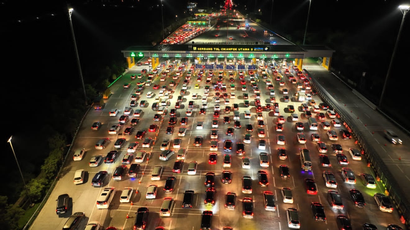  Volume Kendaraan Meningkat, 'One Way' dari Kalikangkung -KM 72 Cikampek Dilanjut Hari Ini